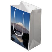 Mt Fuji Lake Reflection ミディアムペーパーバッグ (正面アングル)