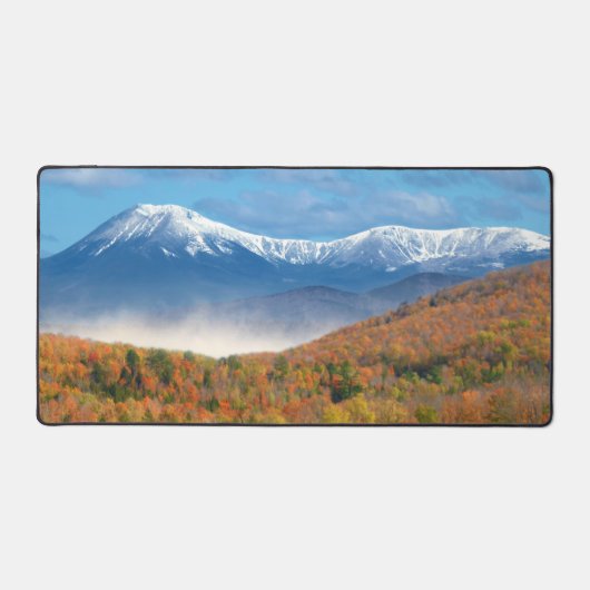 Mt Katahdin Maine風光明媚な写真 デスクマット (正面)