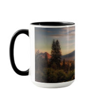 Mt. Shastaおよび黒いビュートのお気に入りのな眺め