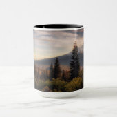 Mt. Shastaおよび黒いビュートのお気に入りのな眺め マグカップ (中央)