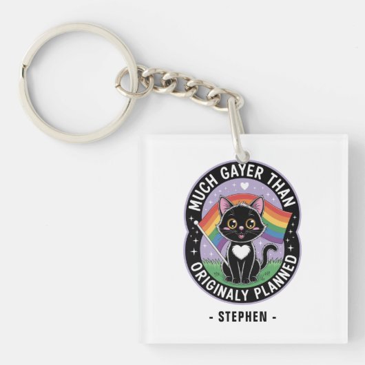 Much Gayer – 可愛おもしろいい黒猫LGBTQプライド キーホルダー (正面)