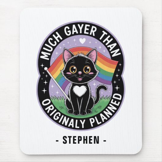 Much Gayer – 可愛おもしろいい黒猫LGBTQプライド マウスパッド (正面)