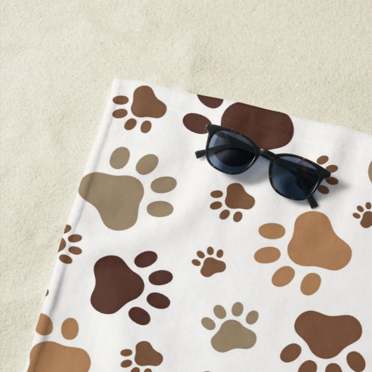 Muddy Paw Prints Beach Towel ビーチタオル (インサイチュ)