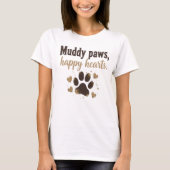 Muddy Paws Happy Hearts Mug – Funny Dog Mom Gift Tシャツ (正面)