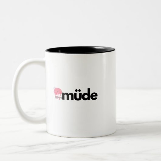 Müde – Minimalist German Word Funny Coffee Mug ツートーンマグカップ (左)
