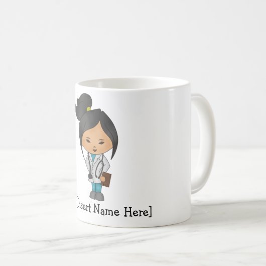 Mugパーソナライズなアジアかわいいメスの博士 コーヒーマグカップ (正面右)