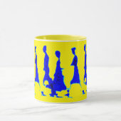 Mug青および黄色の女性 マグカップ (中央)