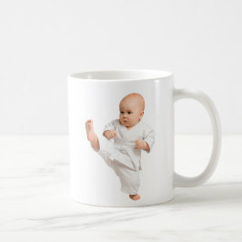 Mug bébé karatéka dans son kimono blanc. コーヒーマグカップ