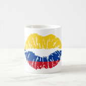 Mug Colombian Flag Kiss Print – Bold Patriotic Lip モーフィングマグカップ (中央)