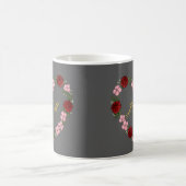 Mug gris avec des cœurs roses et rouges コーヒーマグカップ (中央)