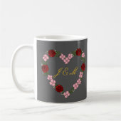 Mug gris avec des cœurs roses et rouges コーヒーマグカップ (左)