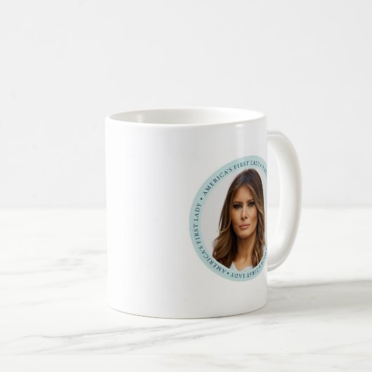 Mug Melaniaの切札の最初女性 コーヒーマグカップ (正面右)