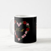 Mug noir à cœurs roses et rouges コーヒーマグカップ (正面左)