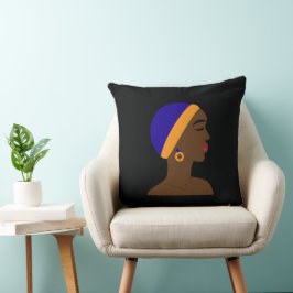 Mujer africana de perfil con gorro azul y amarillo クッション