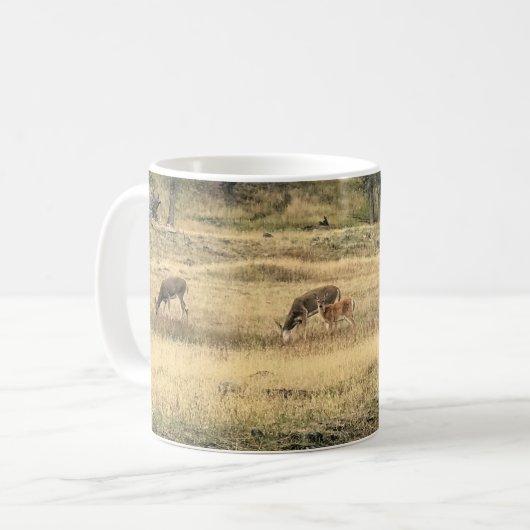 Mule Deer in a Field，オレゴン，ジョセフ コーヒーマグカップ (正面左)