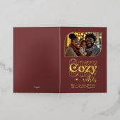 Mulled Wine Cozy Vibes Christmas Photo 箔シーズンカード (外側レイダウン)