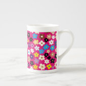 Multicolour Floral Pattern ボーンチャイナマグカップ (右)