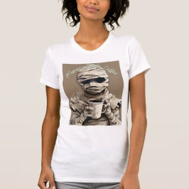 Mummy Needs Coffee – Spooky Morning Humor Tシャツ