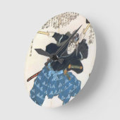 Musashi Miyamoto 宮本 武蔵 with two Bokken ラウンド壁時計 (傾斜)