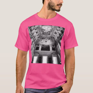 Museo Archeologico Nazionale Di Napoli Black and W Tシャツ