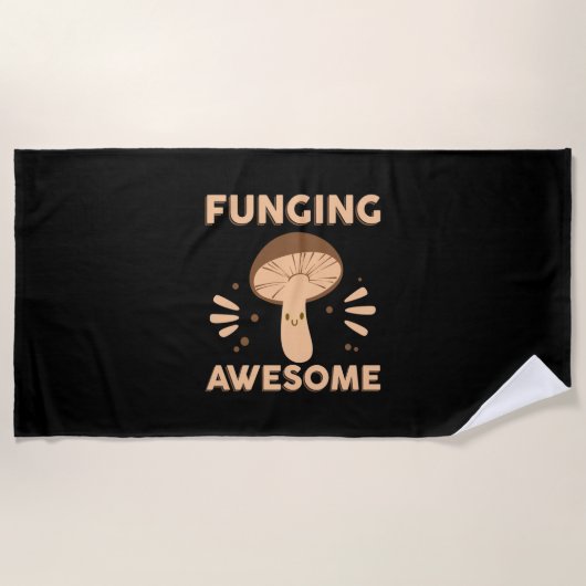 Mushroom Hunter Funginf Awesome ビーチタオル (正面)