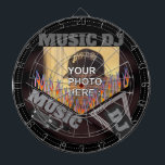 Music パーソナライズされた DJ Dartboard ダーツボード<br><div class="desc">おもしろい音楽djをテーマにした家族の音楽愛好家のためのダーツボード！***レイヤーが正しく設定されるように、PHOTOリファレンスを自分のリファレンスに置き換えることを推奨します。おもしろいカラフルコラージュを備え、音楽デコールやおもしろいの新しいダーツゲームに最適。名前もしや画像などを追加する完全にカスタマイズ可能。楽しむ!</div>