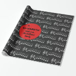 Music Notes We Wish You A Merry Christmas Chords ラッピングペーパー<br><div class="desc">和音、音楽ノート我々は喜ぶクリスマス、ミュージカルクリスマスエレガントブラックとホワイトのクリスマスプレゼントラッピング紙とブラックとレッドの文字とカスタムし、エリザベス愛とウィリアムズ家族は、文字を変更または削除することができます</div>