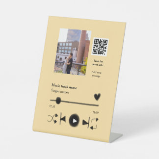 Music player personalized couple love q r code tex 台座サイン