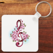 Musical treble clef notes with Sakura flowers キーホルダー (裏面)