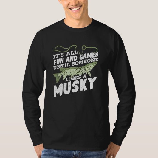 Musky Fishing Design for a Fisherman Tシャツ (正面)