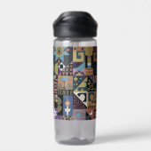 Muted Earthy Folk Art Patchwork Quilt ウォーターボトル (背面)