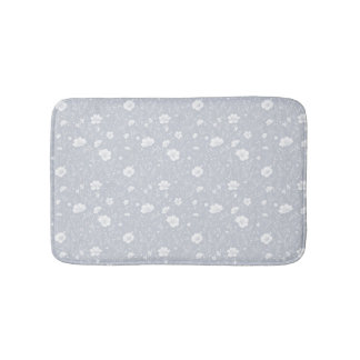 Muted Gray And White Wildflower Pattern バスマット