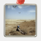 MV-22Bオスプレイは米海軍病院コルpsmを飛ぶ メタルオーナメント (正面)