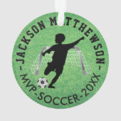 MVPサッカー⚽選手 – 男の子 オーナメント (裏面)