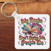 My Books Don't Judge Me....  キーホルダー (正面)