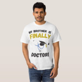 My Brother is Finally a Doctor – Medical Gift Tシャツ (正面フル)