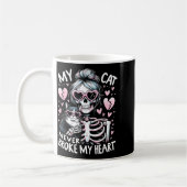 My Cat Never Broke My Heart Funny Skeleton Cat Val コーヒーマグカップ (左)