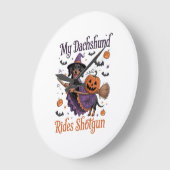 My Dachshund Rides Shotgun ラージ壁時計 (傾斜)