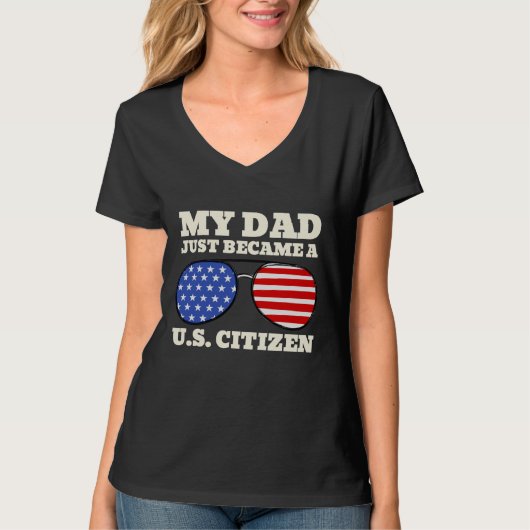My Daddy Just Became A US Citizen Proud American Tシャツ (正面)