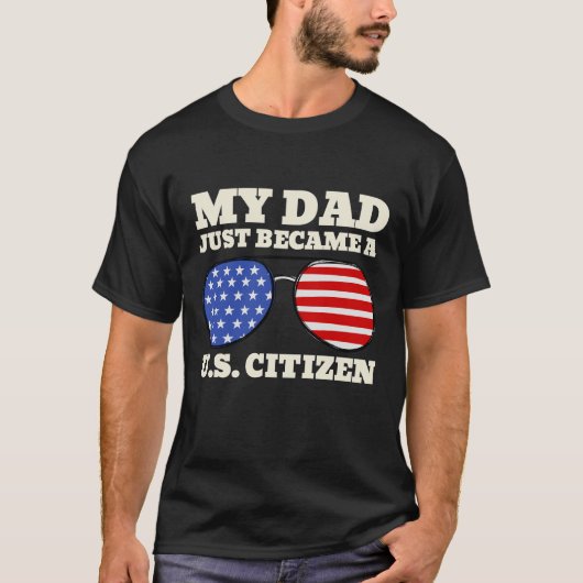 My Daddy Just Became A US Citizen Proud American Tシャツ (正面)