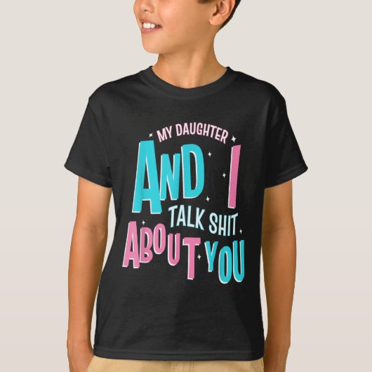 My Daughter And I Talk About You Funny Matching Mo Tシャツ (正面)