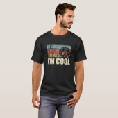My Dog Thinks I'm Cool Dachshund  Retro Dad Mom Tシャツ (正面フル)