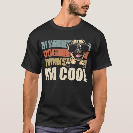 My Dog Thinks I'm Cool Pug Retro Dad Mom Tシャツ (正面)