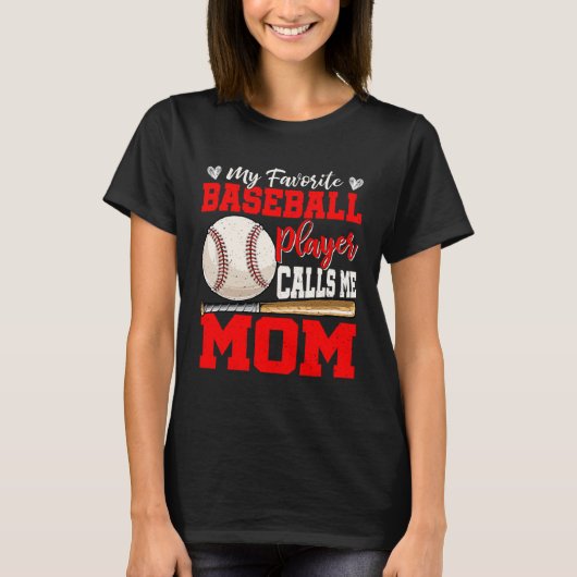 My Favorite Baseball Player Calls Me Mom Cute Moth Tシャツ (正面)