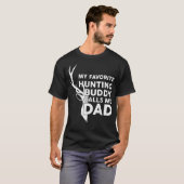 My Favorite Hunting Buddy Calls Me Dad Funny Hunti Tシャツ (正面フル)