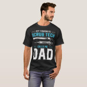 My Favorite Scrub Tech Calls Me Dad - Surgical Tec Tシャツ (正面フル)