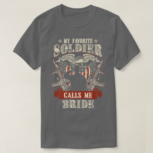 My Favorite Soldier Calls me Bride Proud Army Fami Tシャツ (デザイン正面)