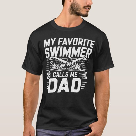 My Favorite Swimmer Calls Me Dad Swimming Parent M Tシャツ (正面)