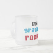 My Gramma Rocks Tシャツとギフト フロストグラスマグカップ (正面左)