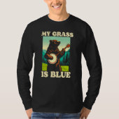 My Grass Is Blue Banjo Bear Retro Nature Graphic Tシャツ (正面)